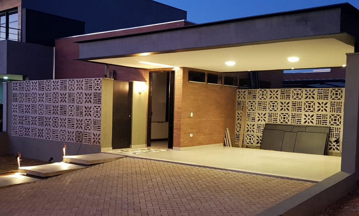 Piso Travado com tijolos Ecológicos.