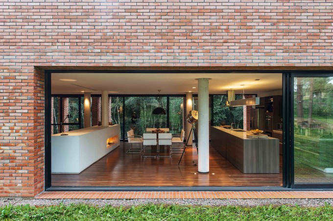 Cozinha Moderna com Tijolos Ecológicos.