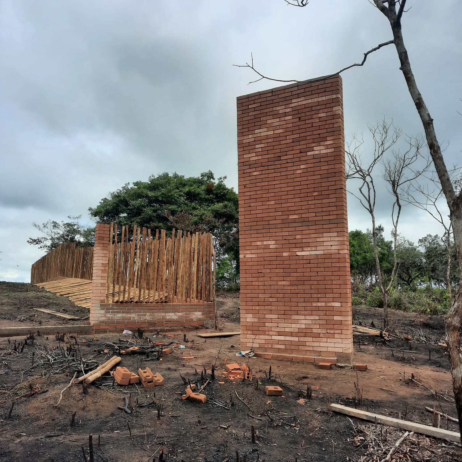 Outdoor Construido com Tijolos Ecológicos